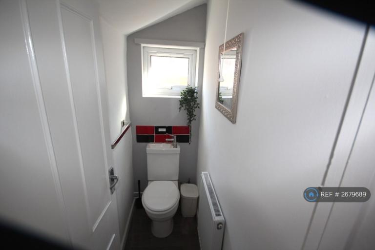5 bedroom house in Harold Road, Southsea, PO4 (5 bed) (#2679689)