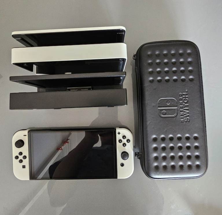 Nintendo 32.0GB white and black