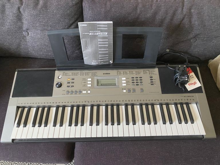 Yamaha PSR-E353 Digital Portable Keyboard in excellent condition