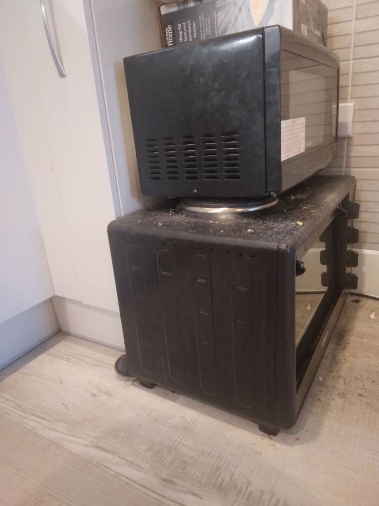 Free old microwave and small cooker for scrap metal
