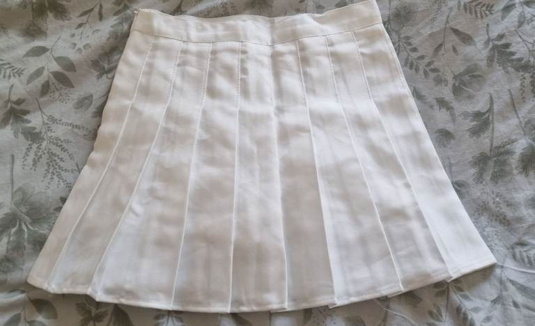 FREE White Pleated Girls Skirt Size Small (waist 66cm)