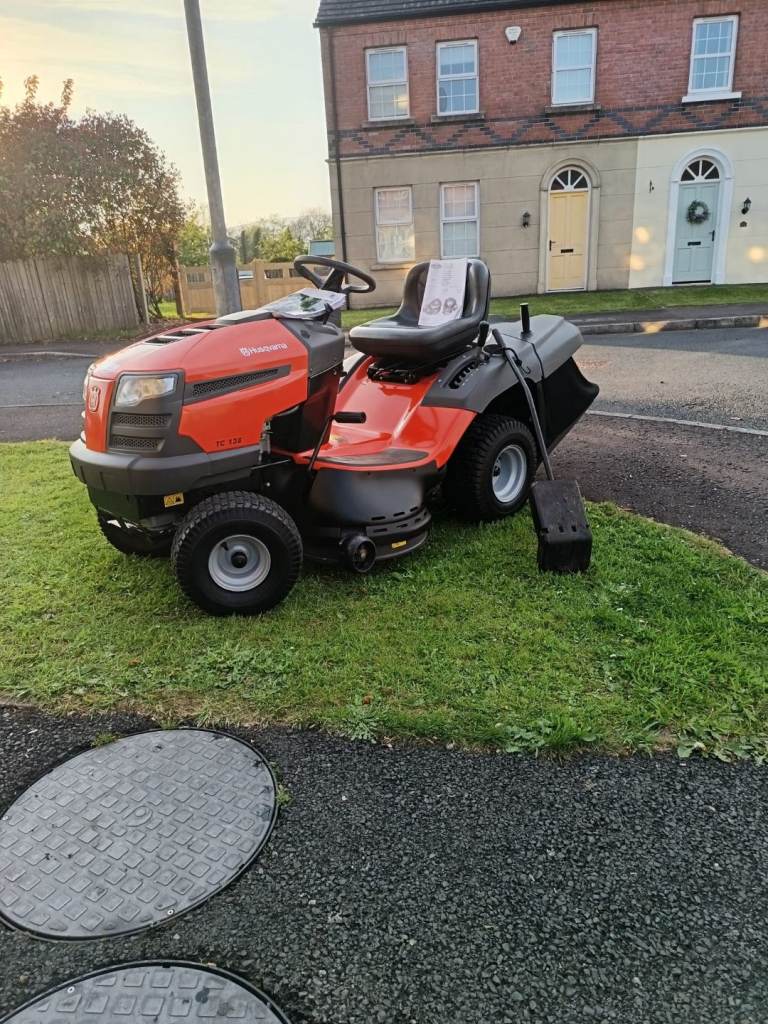 Husqvarna ride on lawnmower 