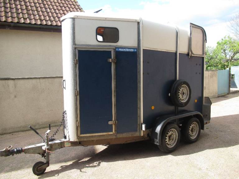 Ifor Williams Blue HB401R Single Horse Trailer