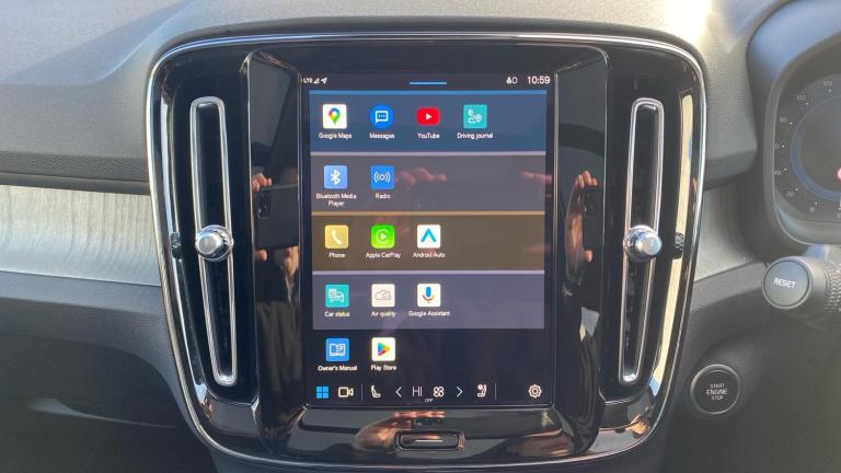 2024 Volvo XC40 2.0 B3 MHEV Ultra Bright SUV 5dr Petrol Hybrid DCT Auto Euro 6 (s/s) (163 p ESTAT...