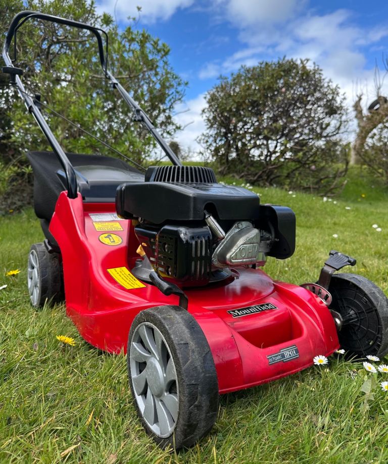 Mountfield petrol push lawnmower in super condition serviced & sharpened poly deck mower won’t rust 