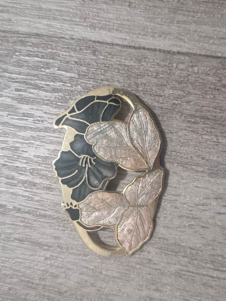 Enamel brooch 