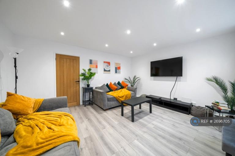 4 bedroom house in Brixton, Brixton, SW9 (4 bed) (#2696705)