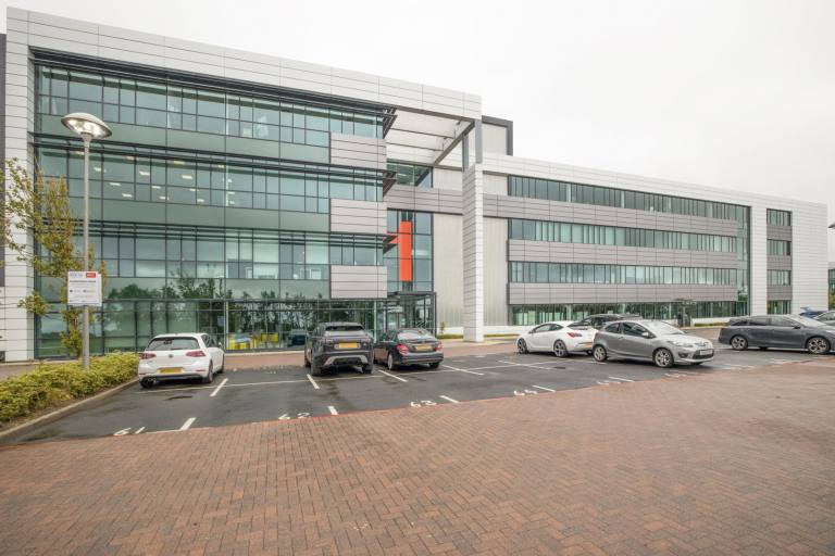 Lanarkshire - ML1 4WR \ Office Space for Rent with 2 Desks