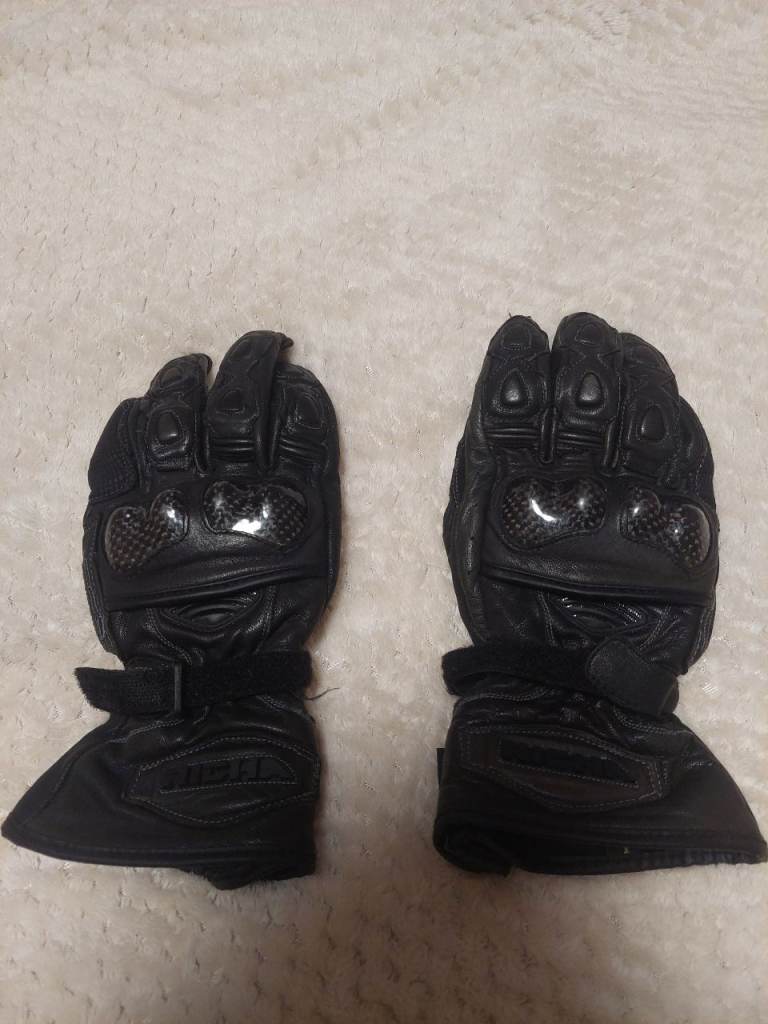 Motorcycle gloves