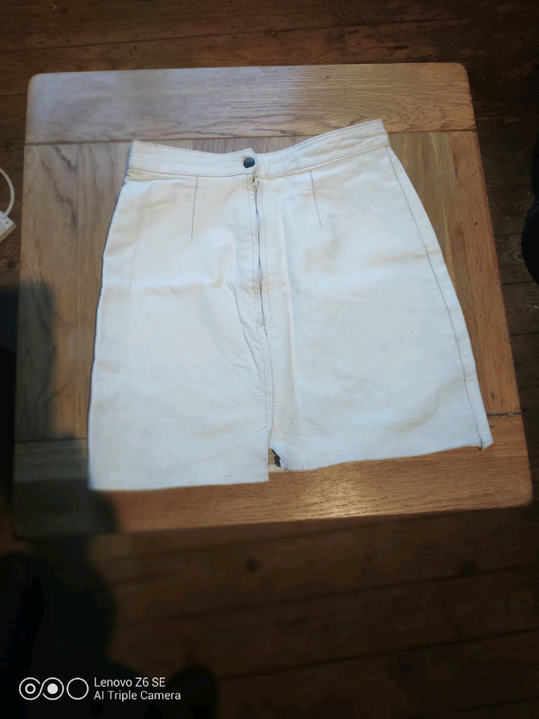Size 12 women's leather skirt 16 inches.