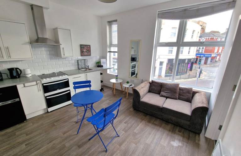 A modern One Bed apartment to let near Triangle, Bournemouth centre