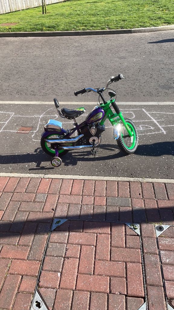 Kids bike like new with stabilisers Bargain