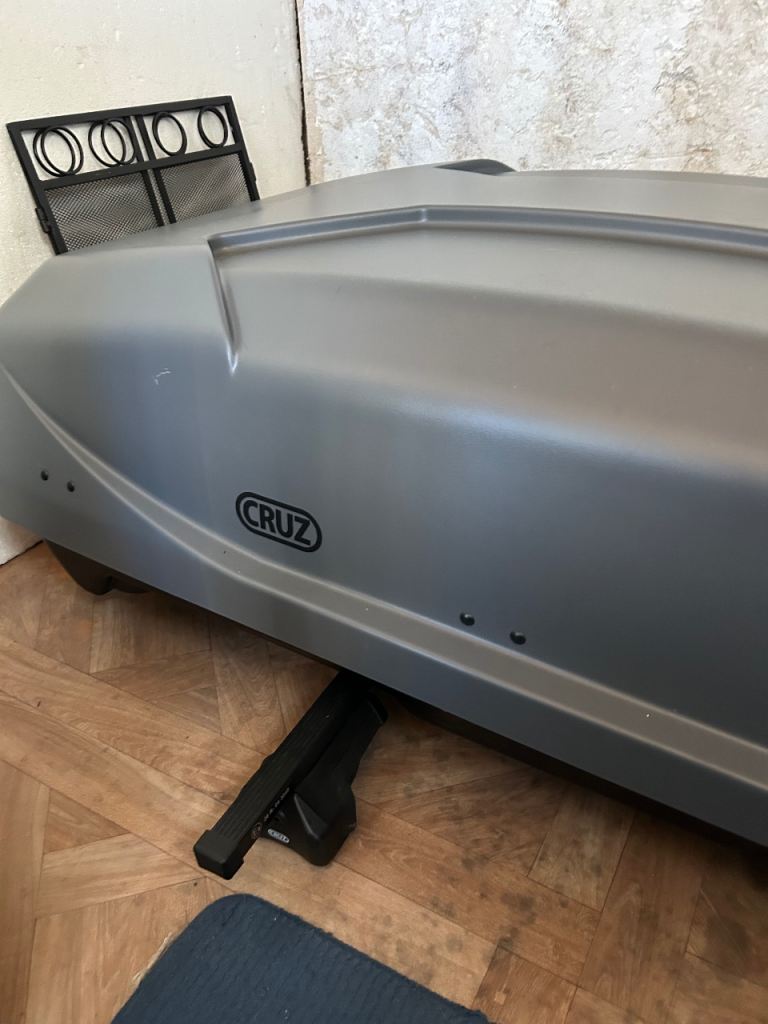 As new Top box and roof rails 