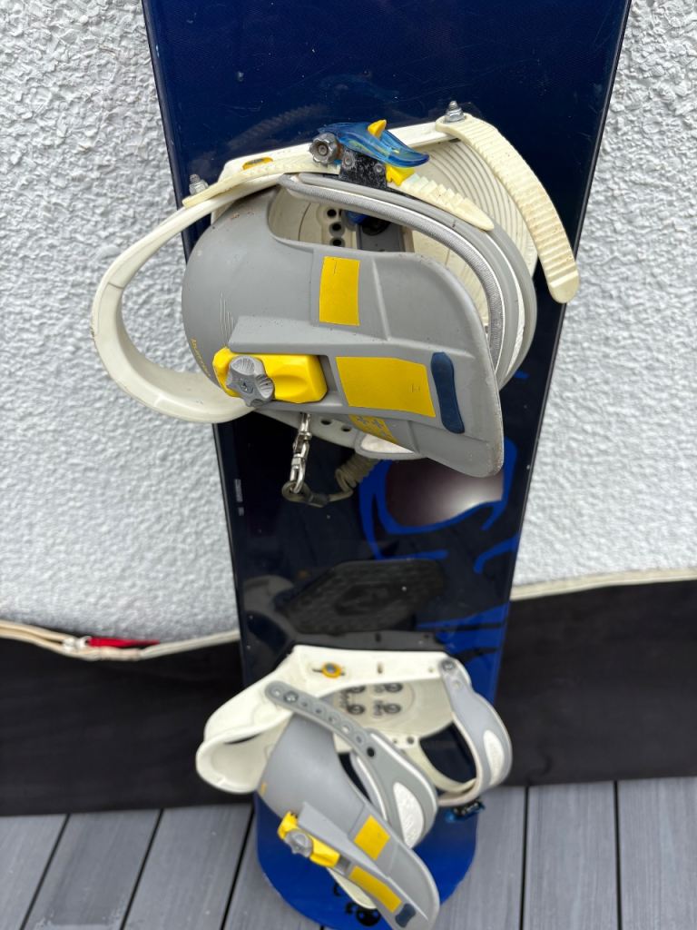 Nitro Snowboard with Burton Bindings and Carry Bag – Good Condition