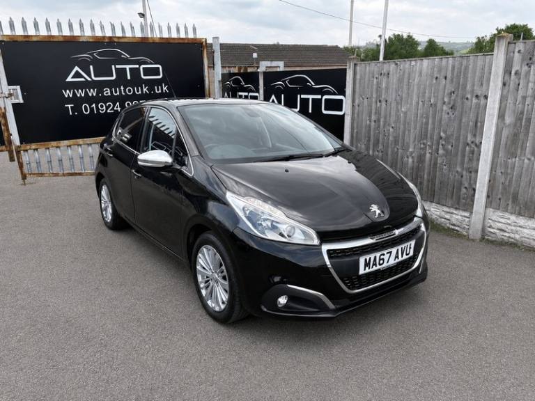 Peugeot 208 PureTech Allure Hatchback Petrol Manual