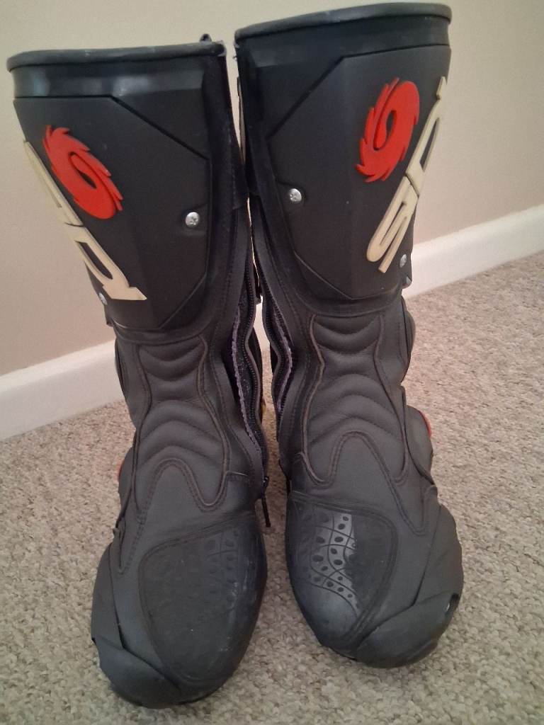 Sidi Vertigo motorcycle boots 