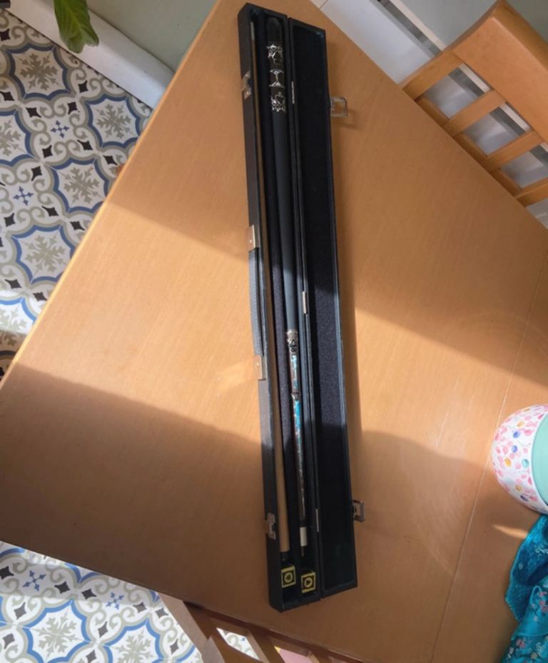 Triangle pool cue snooker cue in case box black metallic blue playing card print