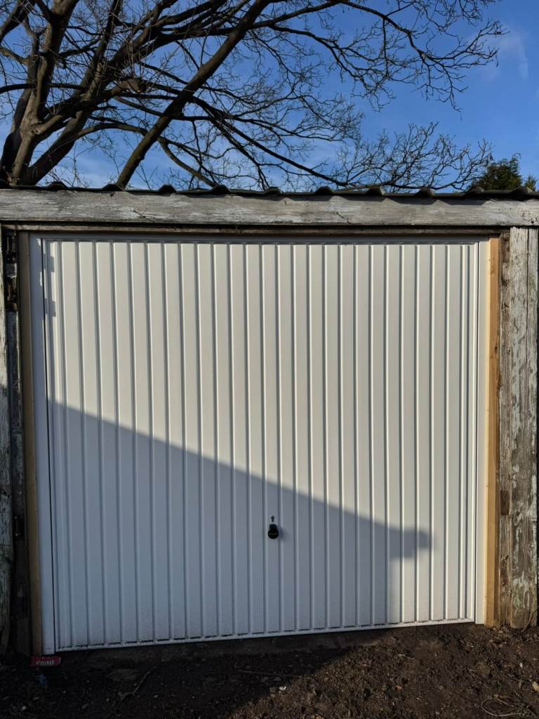 Garage to rent (LS12)