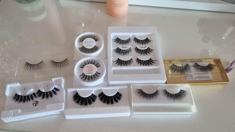 Bundle of false eyelashes 
