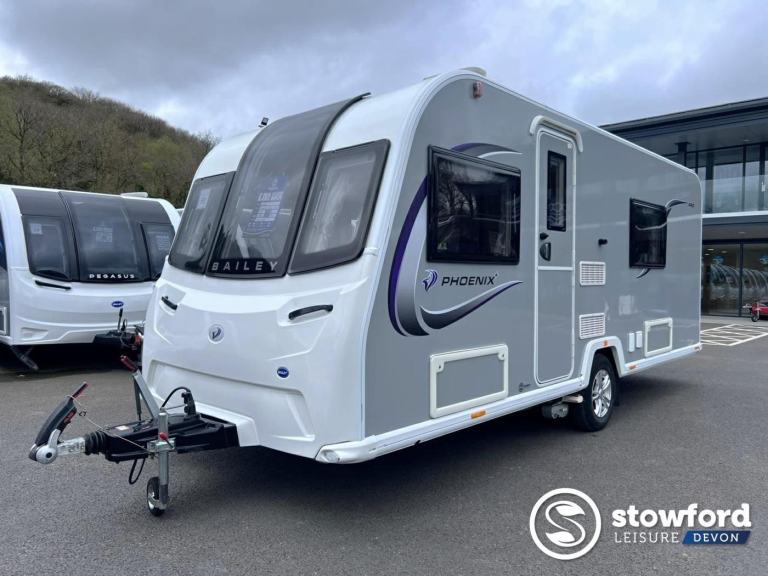 Bailey Phoenix Plus 440, 2022 Used Touring Caravan