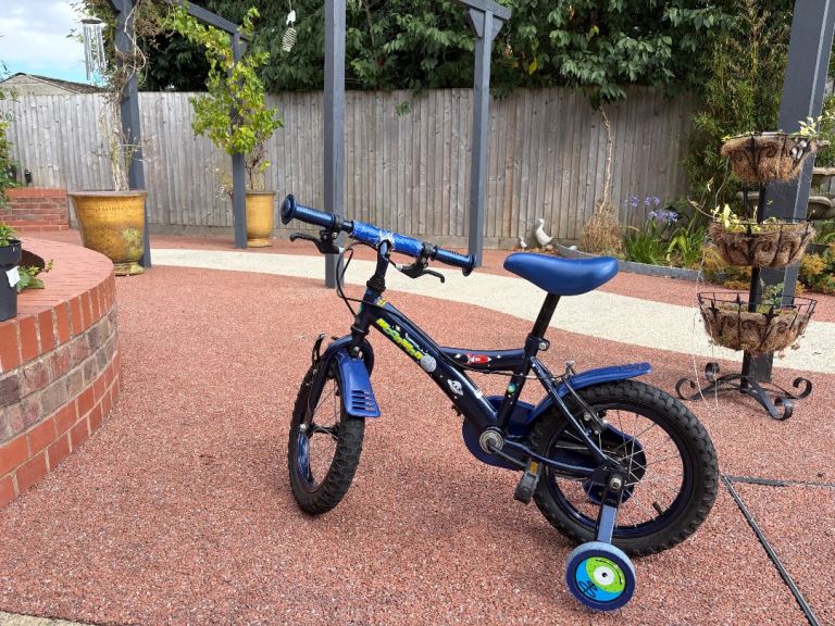 Apollo Moonman Boys bike suitable for 2-5 years