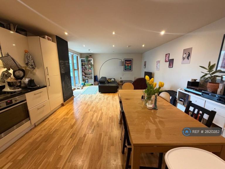2 bedroom flat in Ink Court, London, E3 (2 bed) (#2820282)