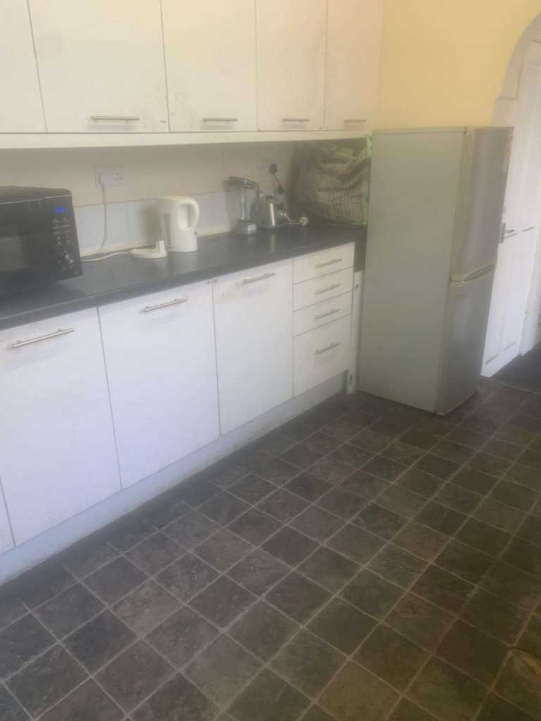 CHEAPEST IN ERDINGTON SMALL ROOM ALL BILLS INC