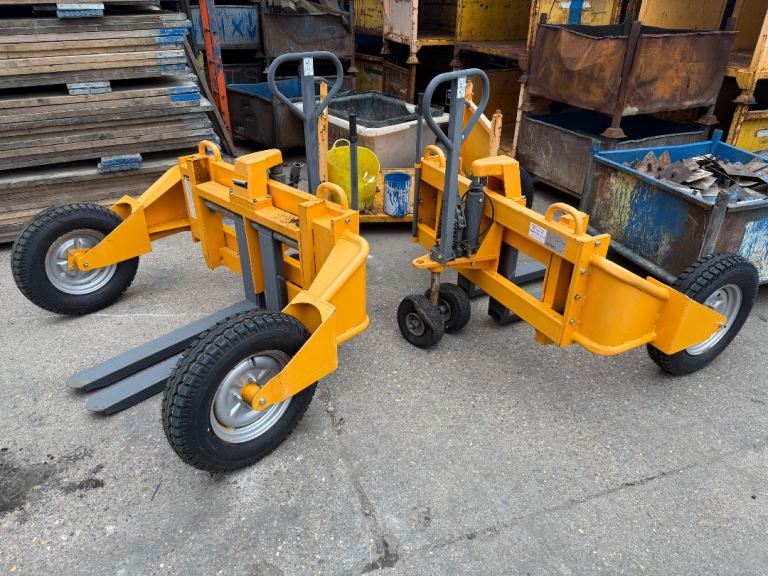 Rough terrain pallet truck
