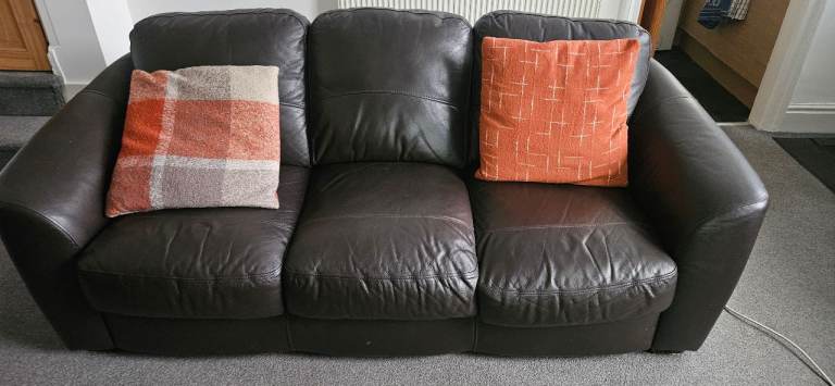 3 Seater & 2 Seater Sofa with Pillows