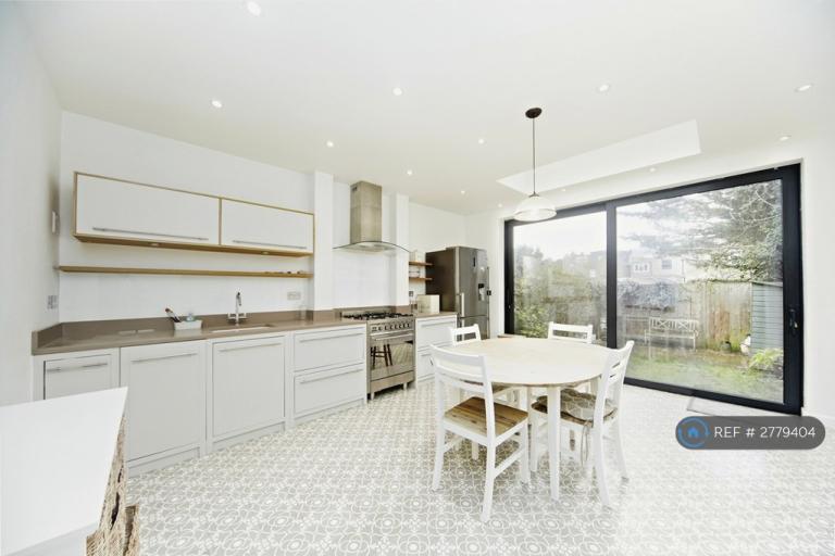 4 bedroom house in Durnsford Avenue, London, SW19 (4 bed) (#2779404)