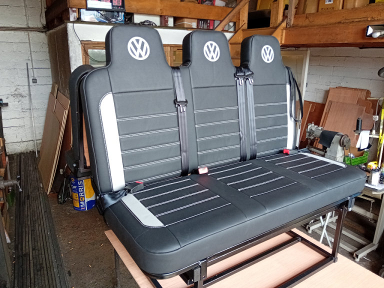 Full width or 130 cm RNR bed, fits all vans.