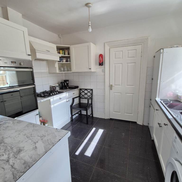 Two double bedroom property within close proximity to Station & shops in Edmonton