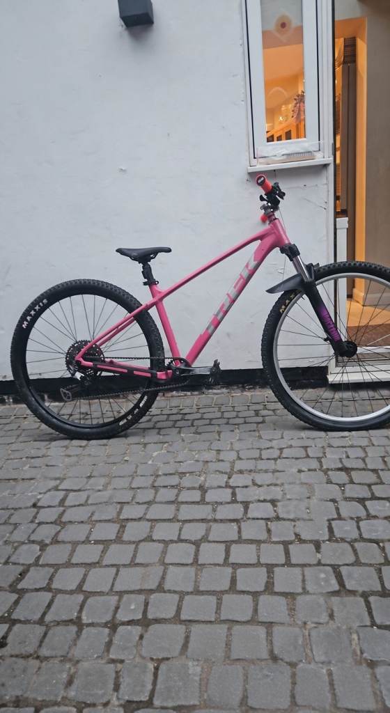 pink trek marlin 6 can provide more pics