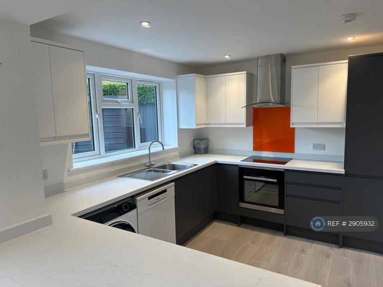 3 bedroom house in Carrington Crescent, Wendover, Aylesbury, HP22 (3 bed) (#2905932)