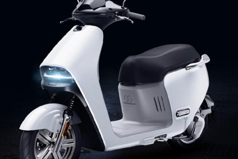Keeway Blueshark 80 Lite Road Legal Electric Scooter 125 equivalent A1 L Plat...
