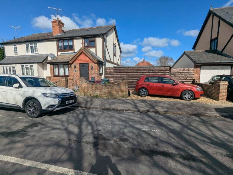 Pets Allowed, Spacious 3 Double Bed Extended Semi, Large Workshop, Driveway