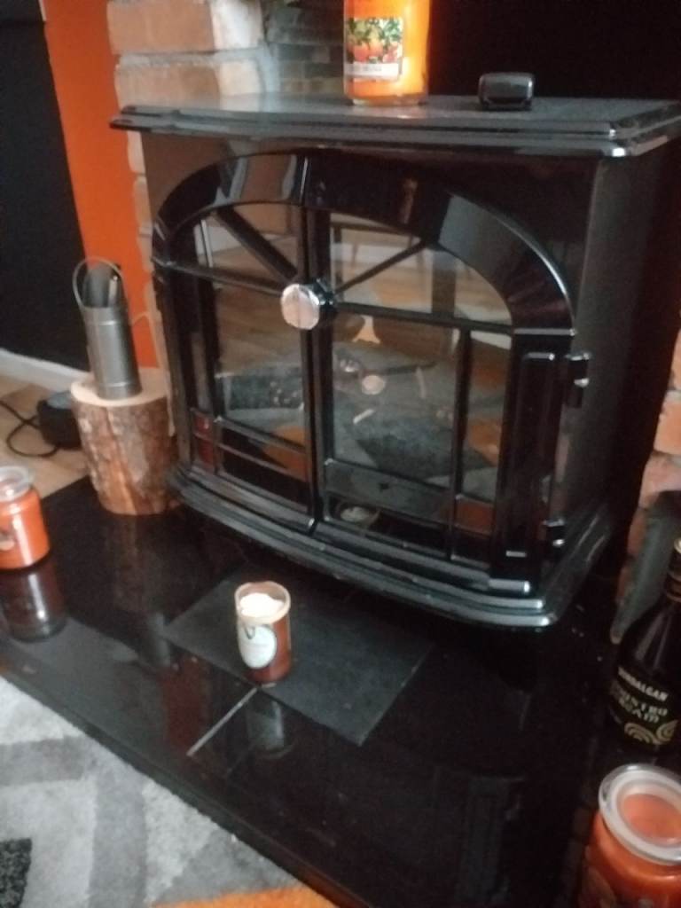 Black gloss fire with remote 