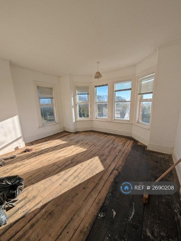 2 bedroom flat in Dorset Road, Bexhill-On-Sea, TN40 (2 bed) (#2690208)