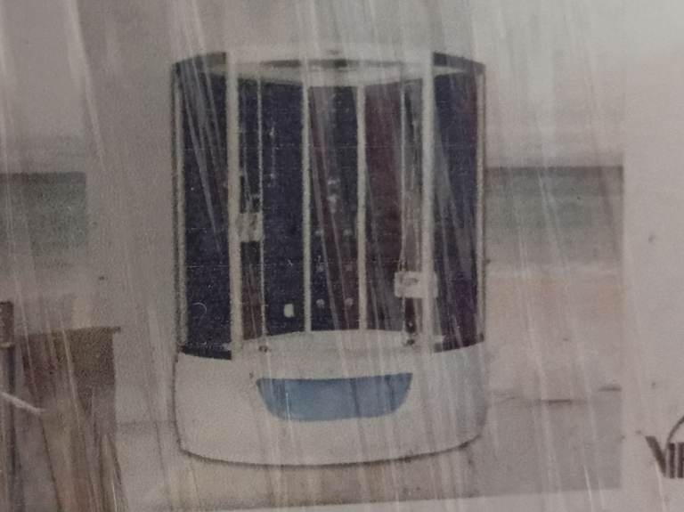 Bath shower whirlpool steam and radio amd bluetooth
