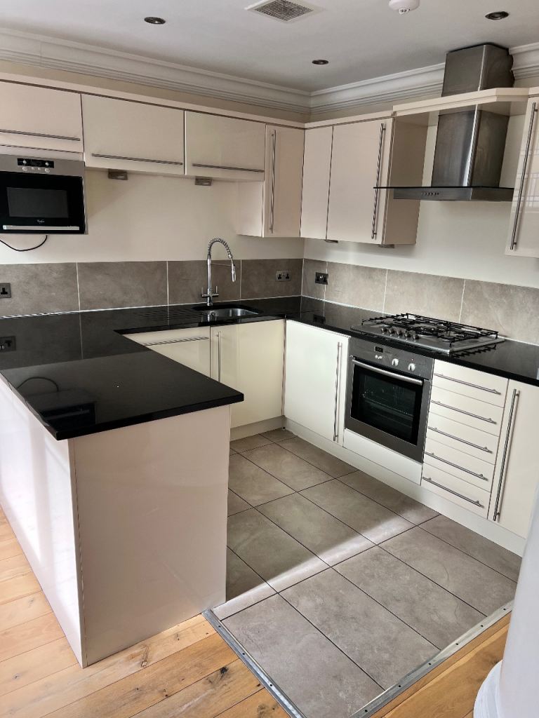 Full kitchen for sale- must remove yourself. Finnieston, Glasgow.