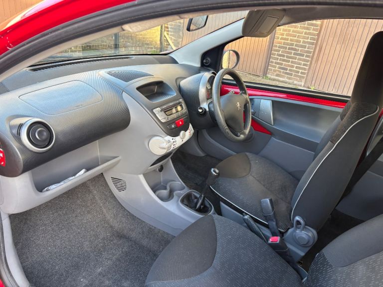 Peugeot, 107, Hatchback, 2011, Manual, 998 (cc), 3 doors