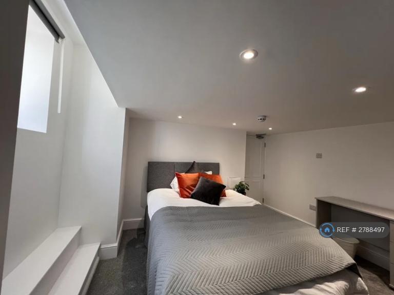 6 bedroom house in Hall, Doncaster, DN4 (6 bed) (#2788497)