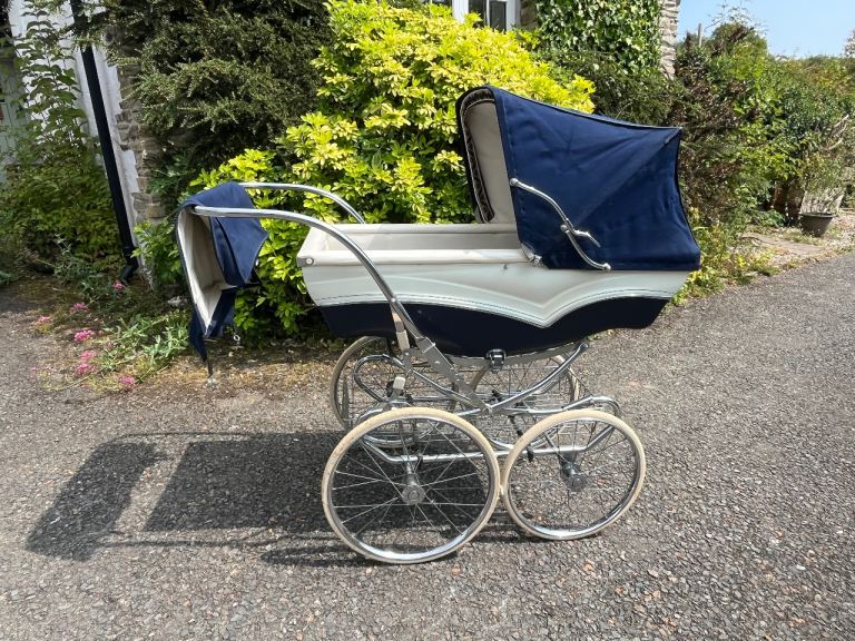 Vintage Silvercross pram in navy and cream