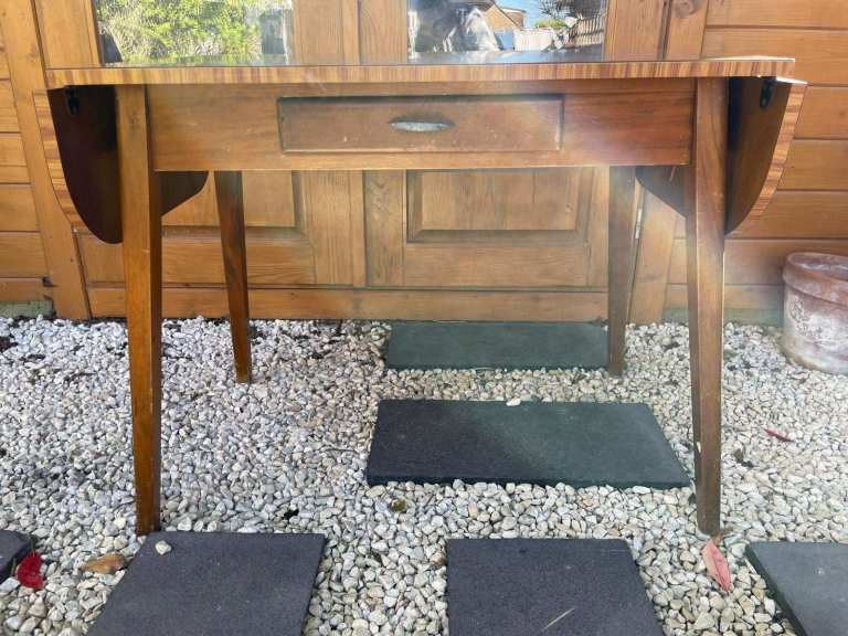 1970’s mid century extending dining table - Furniture - The legs can be unscrewed