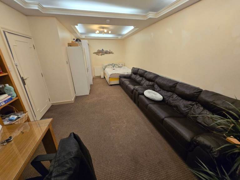 Large double room in N15 5BH 