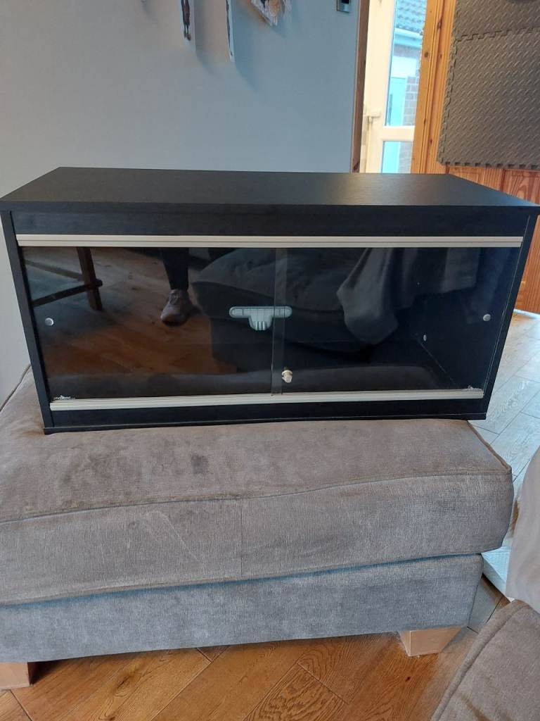 Black Vivarium 