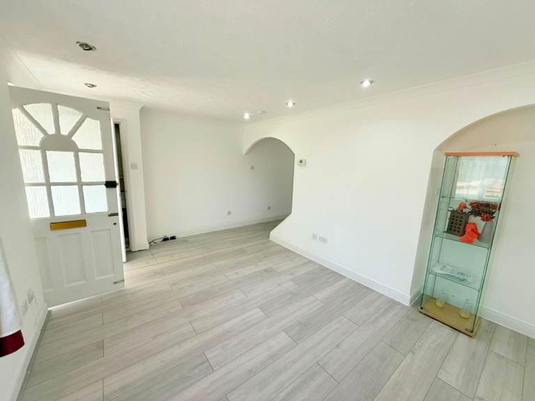 Beautiful 3 Bedroom End of Terrace House available to let at Express Drive Goodmayes IG3, 