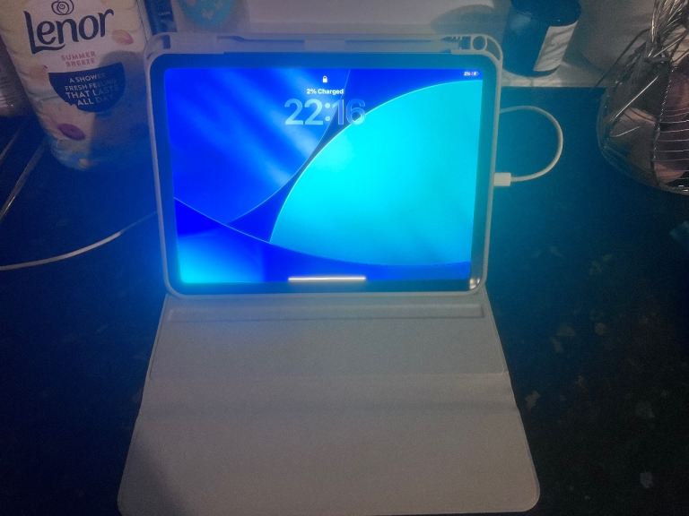 Apple iPad Air (4th Gen) Blue with Case and Charger