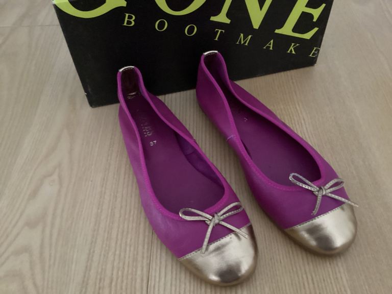 JONES THE BOOT MAKER ....Pink & Gold Leather Pumps Size 4