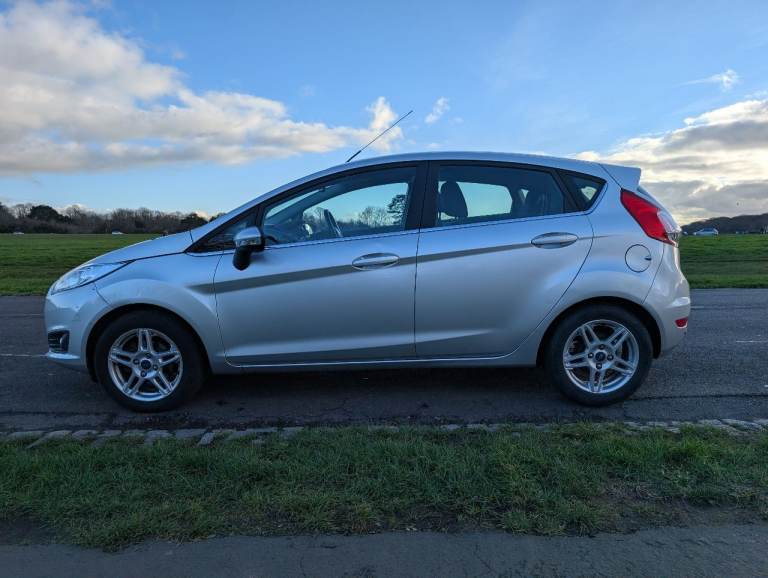 Ford Fiesta Zetec 1.6L PowerShift Automatic, Hatchback, 2014, Semi-Auto, 1597 (cc), 5 doors